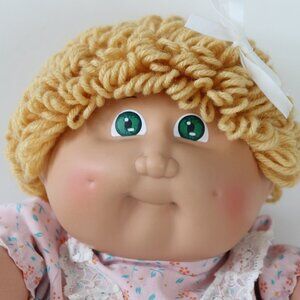 🥬Cabbage Patch Kid Girl with gold loop hair and green eyes
